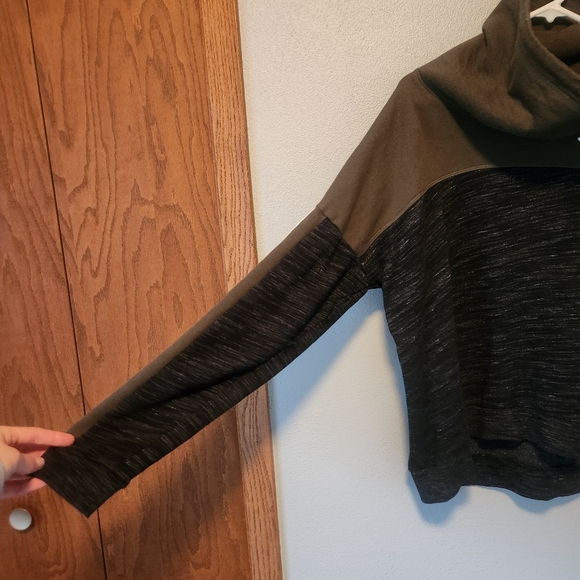 PINK VS Hoodie - Picture 2 of 9